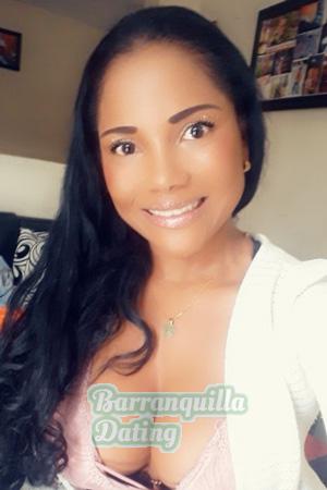 196678 - Yarleisy Age: 39 - Colombia
