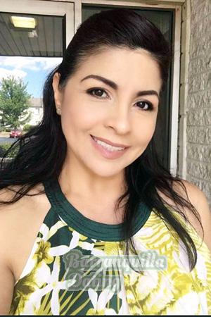 205383 - Alicia Age: 52 - USA