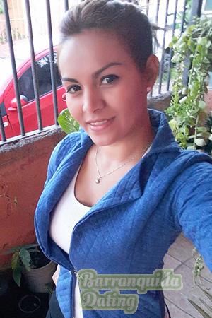 223464 - Laura Age: 36 - Costa Rica