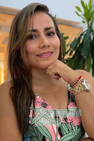 225201 - Yeris Age: 44 - Colombia