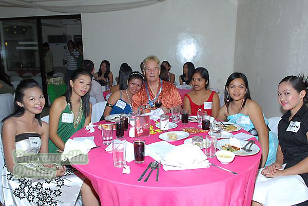 young-filipino-women-010