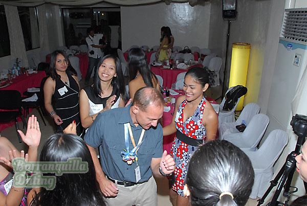 young-filipino-women-050