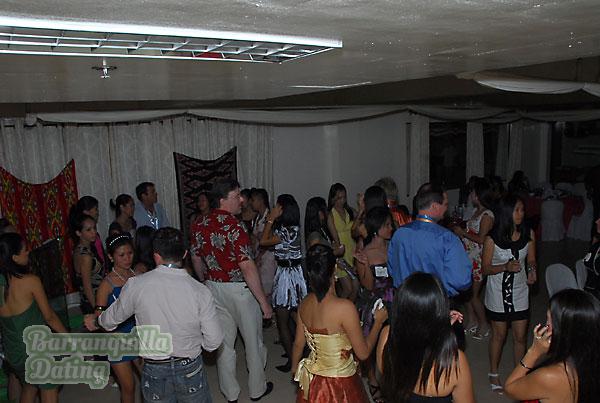 young-filipino-women-052