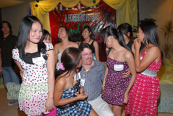 young-filipino-women-093