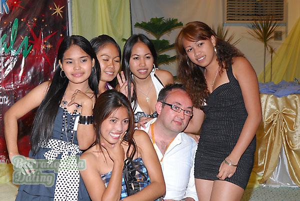 young-filipino-women-096